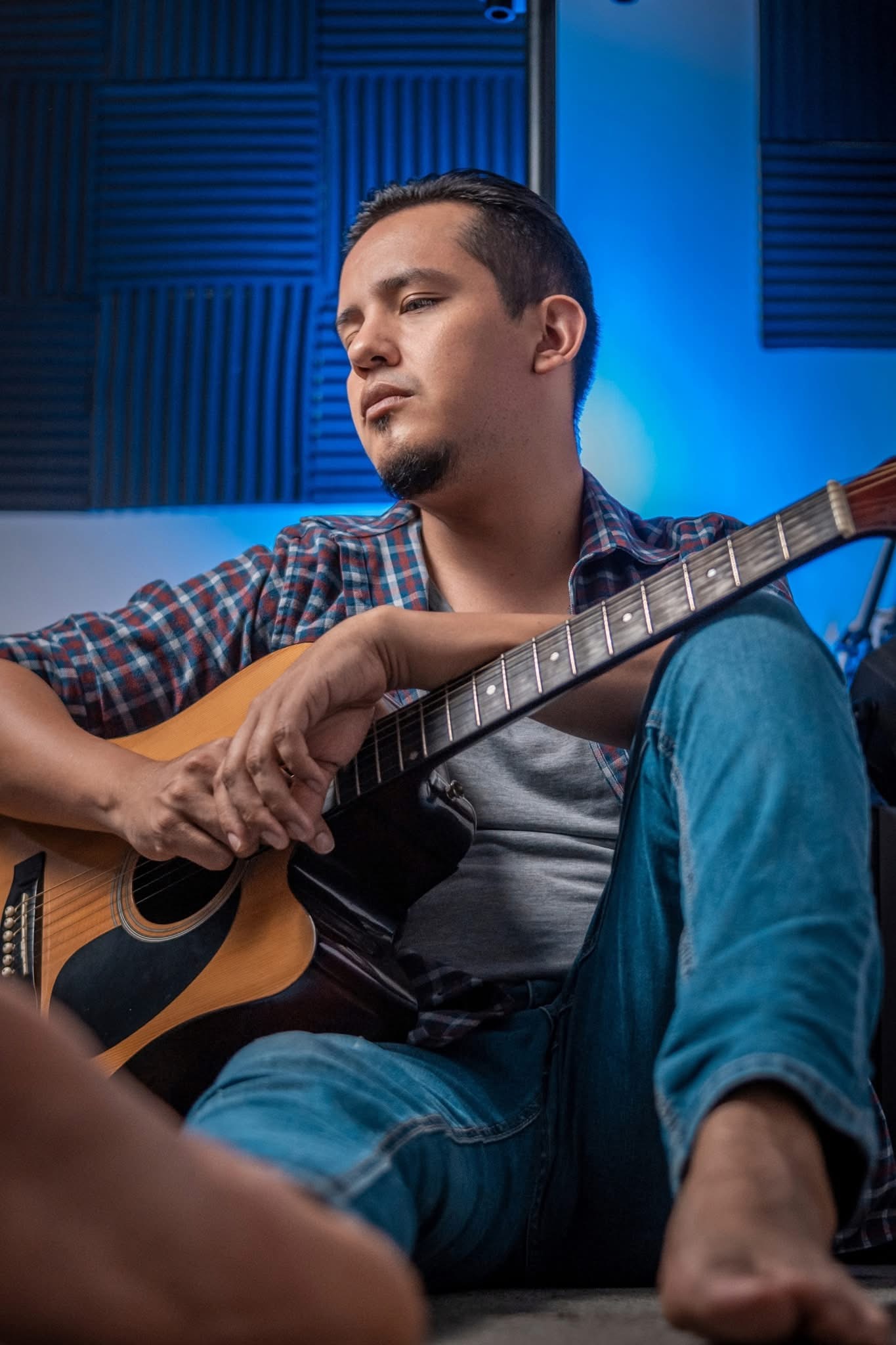 Diego Burga con guitarra