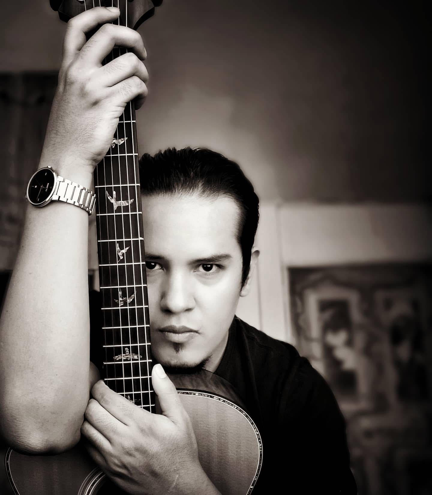 Momento musical de Diego Burga